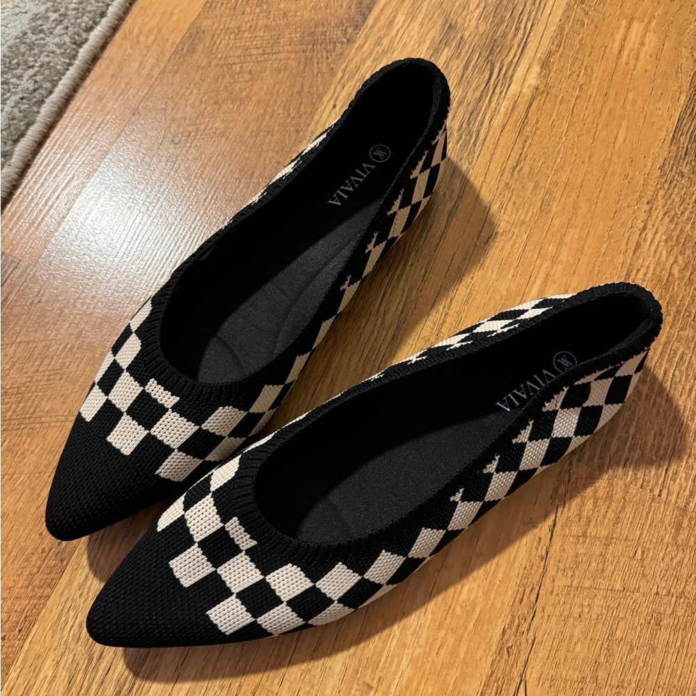 Like new Vivaia pointed toe ballet flats(worn once)